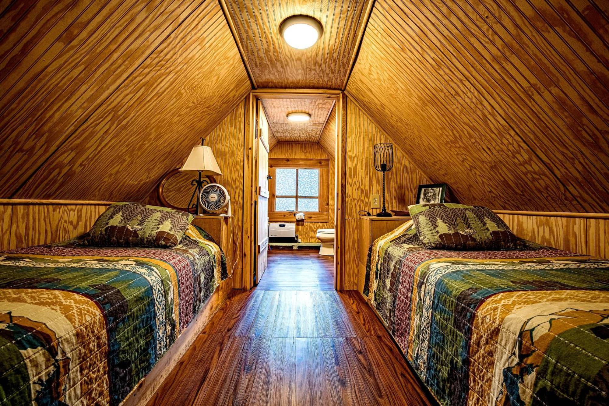 Bear Creek Lodge And Cabins In Helen Ga - Pet Friendly, River On Property, Walking Distance To Downtown Helen Exterior foto